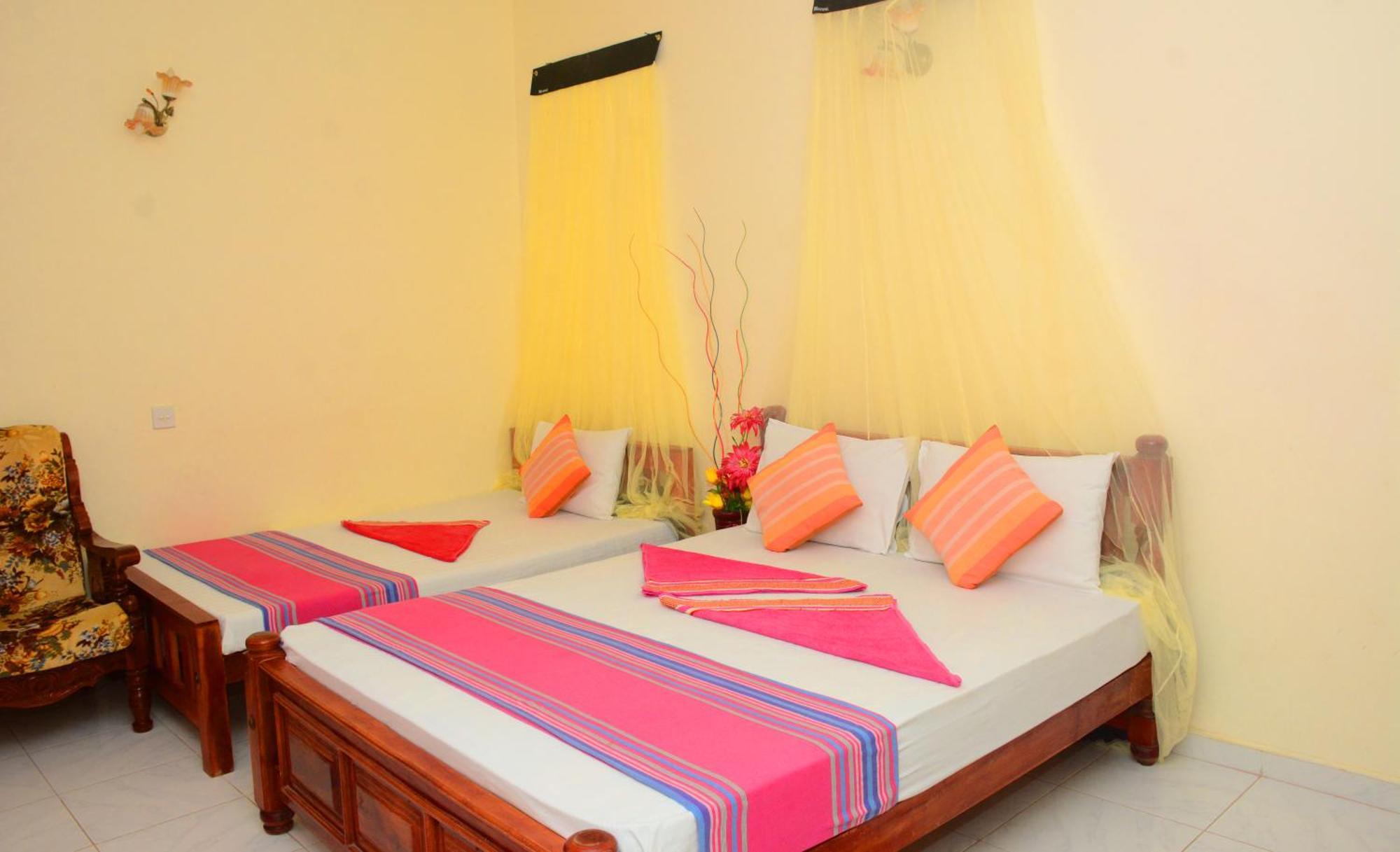 Tissa Rainbow Guest & Yala Hotell Tissamaharama Exteriör bild